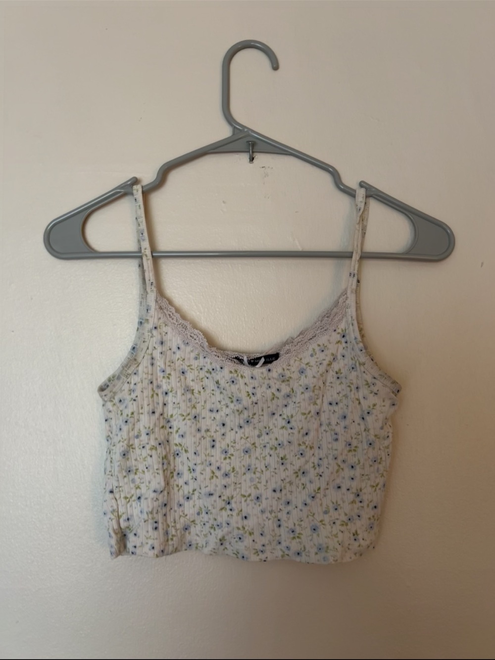 Brandy Melville White Floral Ribbed Cropped Cami